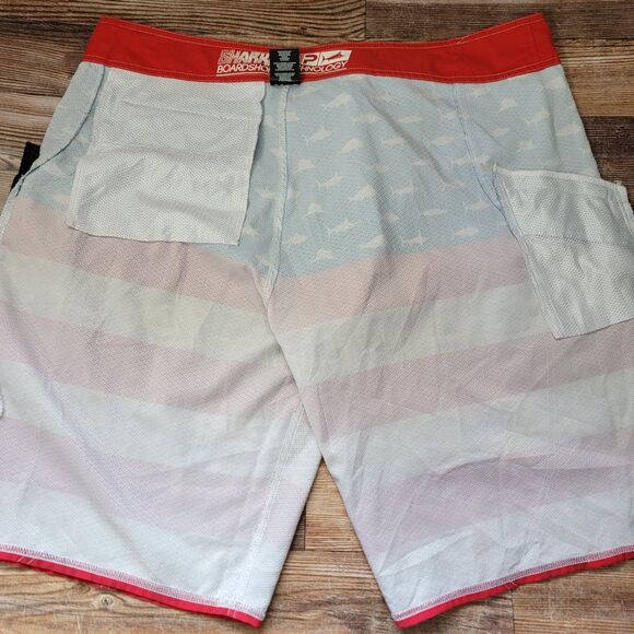Pelagic Sharkskin Men’s 40 Red Blue American Camo Board Shorts Fish Print - Picture 12 of 15